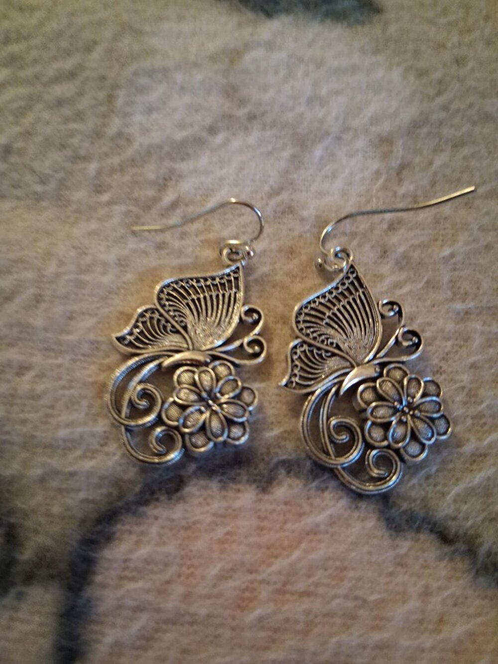 PRETTY BUTTERFLY AND FLOWER EARRINGS